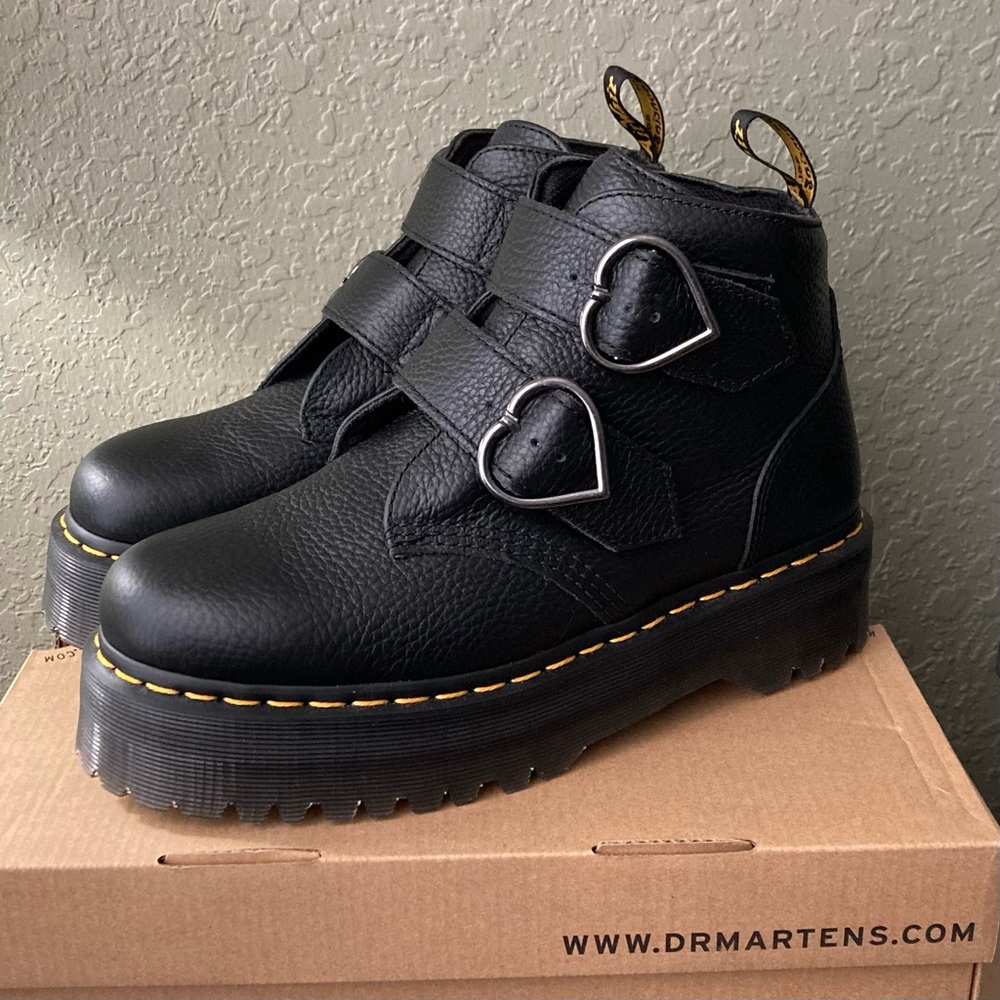 Dr. Martens Devon Heart Black Leather Boots size 10